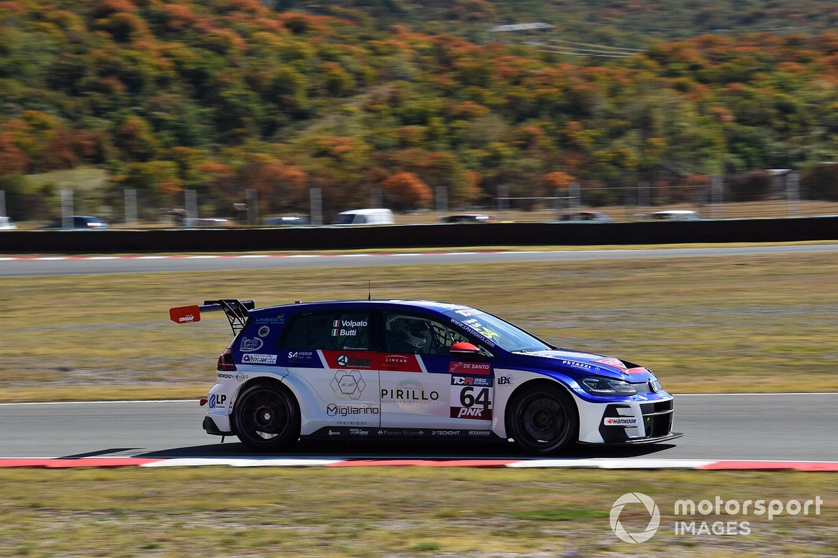 #64 Elite Motorsport, Volkswagen Golf GTI TCR DSG: Gabriele Volpato, Marco Butti