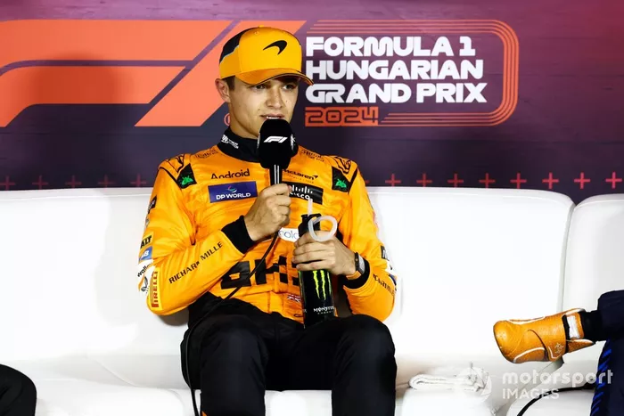 El piloto de la pole position Lando Norris, McLaren F1 Team, en la rueda de prensa de clasificación