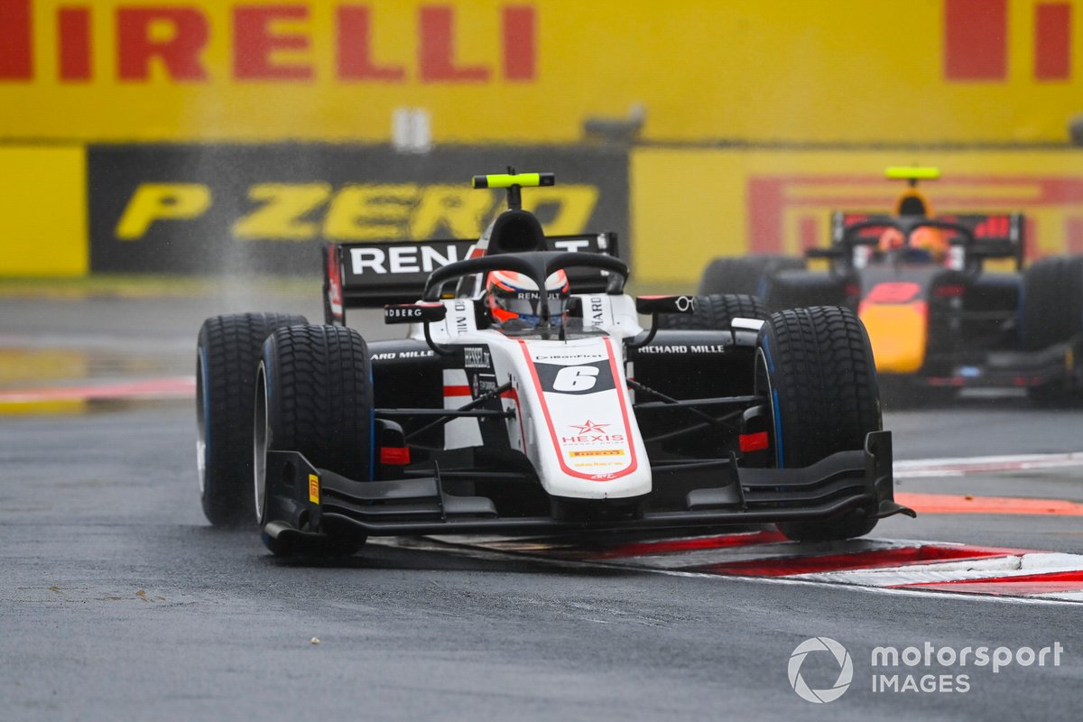 Christian Lundgaard, ART Grand Prix, precede Jehan Daruvala, Carlin