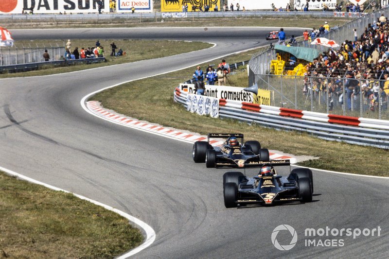 GP Holandii: Mario Andretti, Lotus 79 Ford przed Ronnie Petersonem