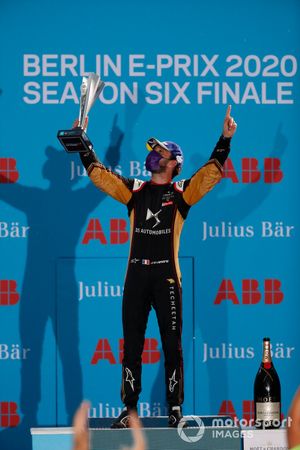 Jean-Eric Vergne, DS Techeetah, fête sa victoire sur le podium