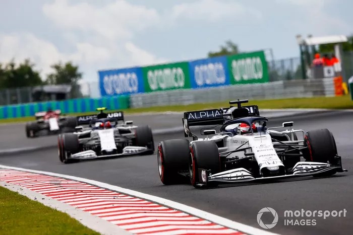 Daniil Kvyat, AlphaTauri AT01, Pierre Gasly, AlphaTauri AT01