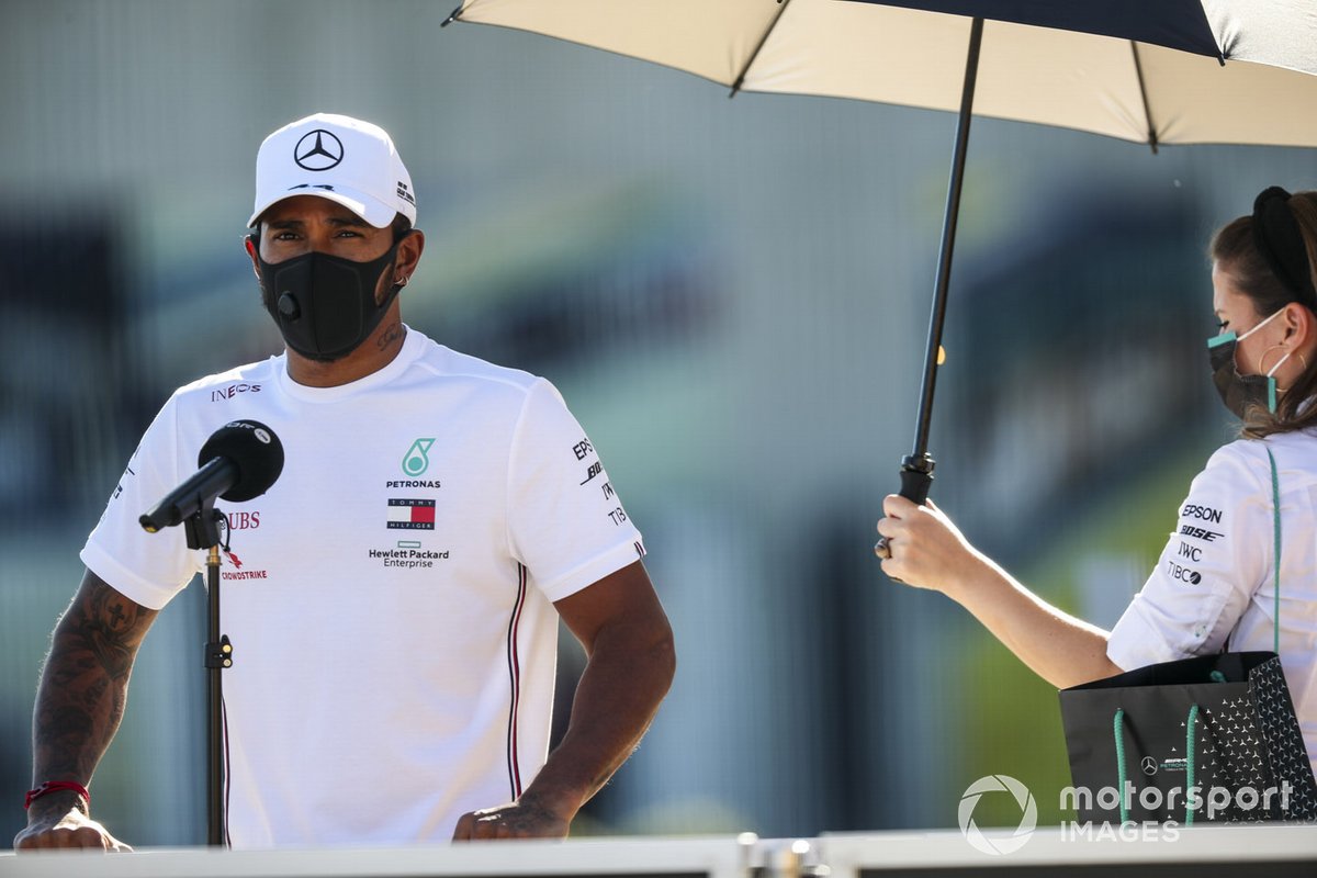 Lewis Hamilton, Mercedes-AMG F1, atiende a los medios