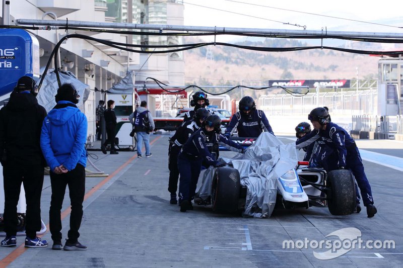 Crashed Kobayashi's car, Kamui Kobayashi, carrozzeria Team KCMG