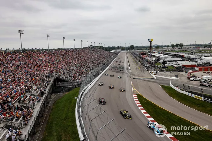 Scott McLaughlin, Team Penske Chevrolet, Colton Herta, Andretti Autosport c/ Curb-Agajanian Honda, Christian Lundgaard, Rahal Letterman Lanigan Racing Honda, Patricio O'Ward, Arrow McLaren Chevrolet, Felix Rosenqvist, Arrow McLaren Chevrolet, salida.