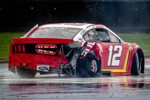 La voiture accidentée de Ryan Blaney, Team Penske, Ford Mustang BodyArmor,