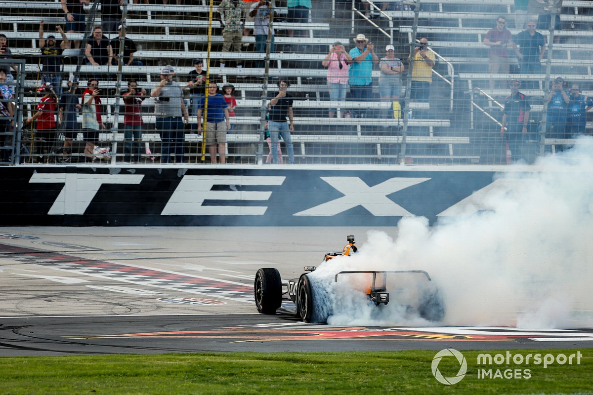 Patricio O'Ward, Arrow McLaren SP Chevrolet celebra la victoria en la XPEL 375