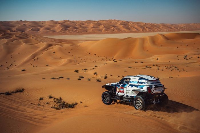 #217 X-raid Mini JCW Team Mini John Cooper Works Rally Plus: Krzysztof Hołowczyc, Łukasz Kurzeja