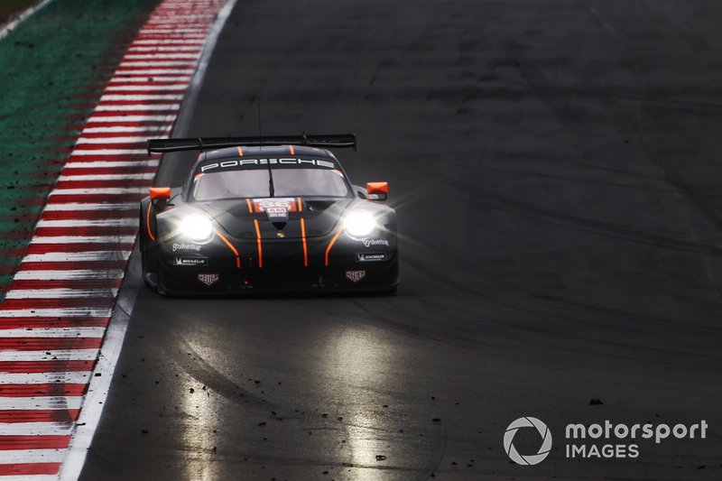 #86 Gulf Racing Porsche 911 RSR: Michael Wainwright, Benjamin Barker, Andrew Watson