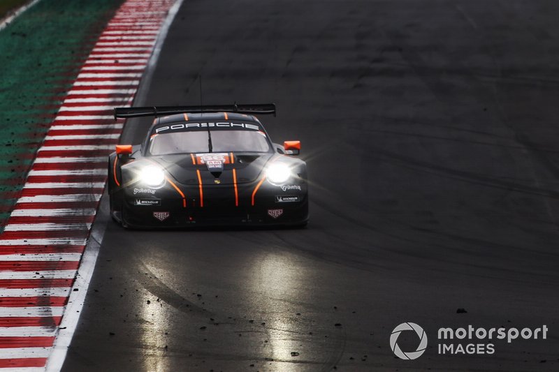 #86 Gulf Racing Porsche 911 RSR: Michael Wainwright, Benjamin Barker, Andrew Watson 