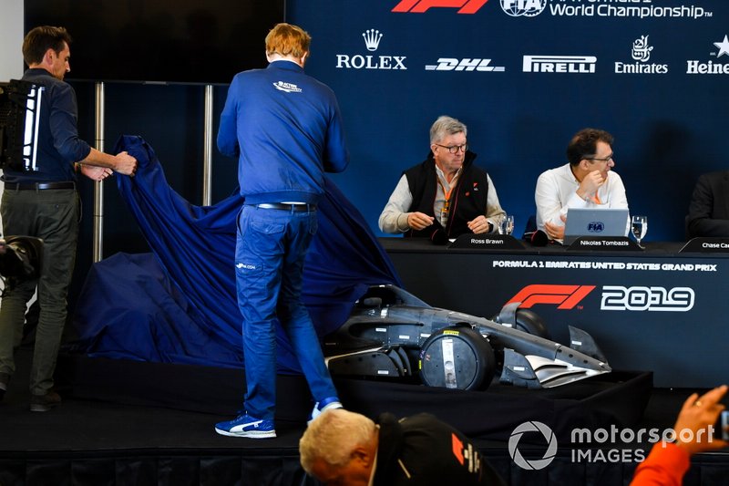 Ross Brawn et Nikolas Tombazis dévoilent les règles 2021 lors d'une conférence de presse
