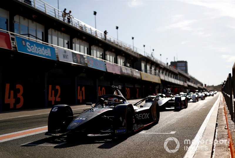 Brendon Hartley, Dragon Racing, Penske EV-4 exits the pit lane