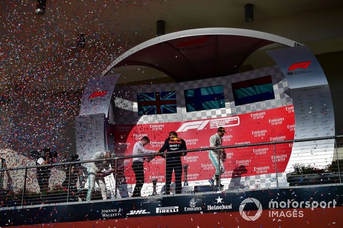 Podio: segundo lugar Lewis Hamilton, Mercedes AMG F1, James Allison, Director Técnico Mercedes AMG, tercer lugar Max Verstappen, Red Bull Racing, y el ganador de la carrera Valtteri Bottas, Mercedes AMG F1