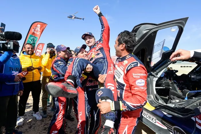 Ganador#305 JCW X-Raid Team: Carlos Sainz, #302 JCW X-Raid Team: Stephane Peterhansel, #300 Toyota Gazoo Racing: Nasser Al-Attiyah