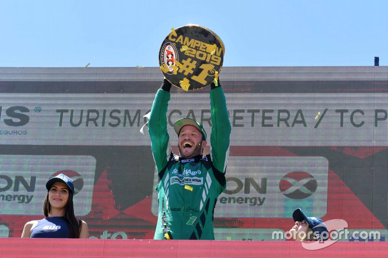 Podio: campeón Agustín Canapino, Canapino Sports