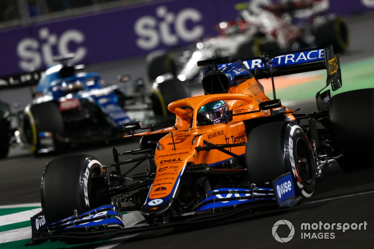 Daniel Ricciardo, McLaren MCL35M, Fernando Alonso, Alpine A521