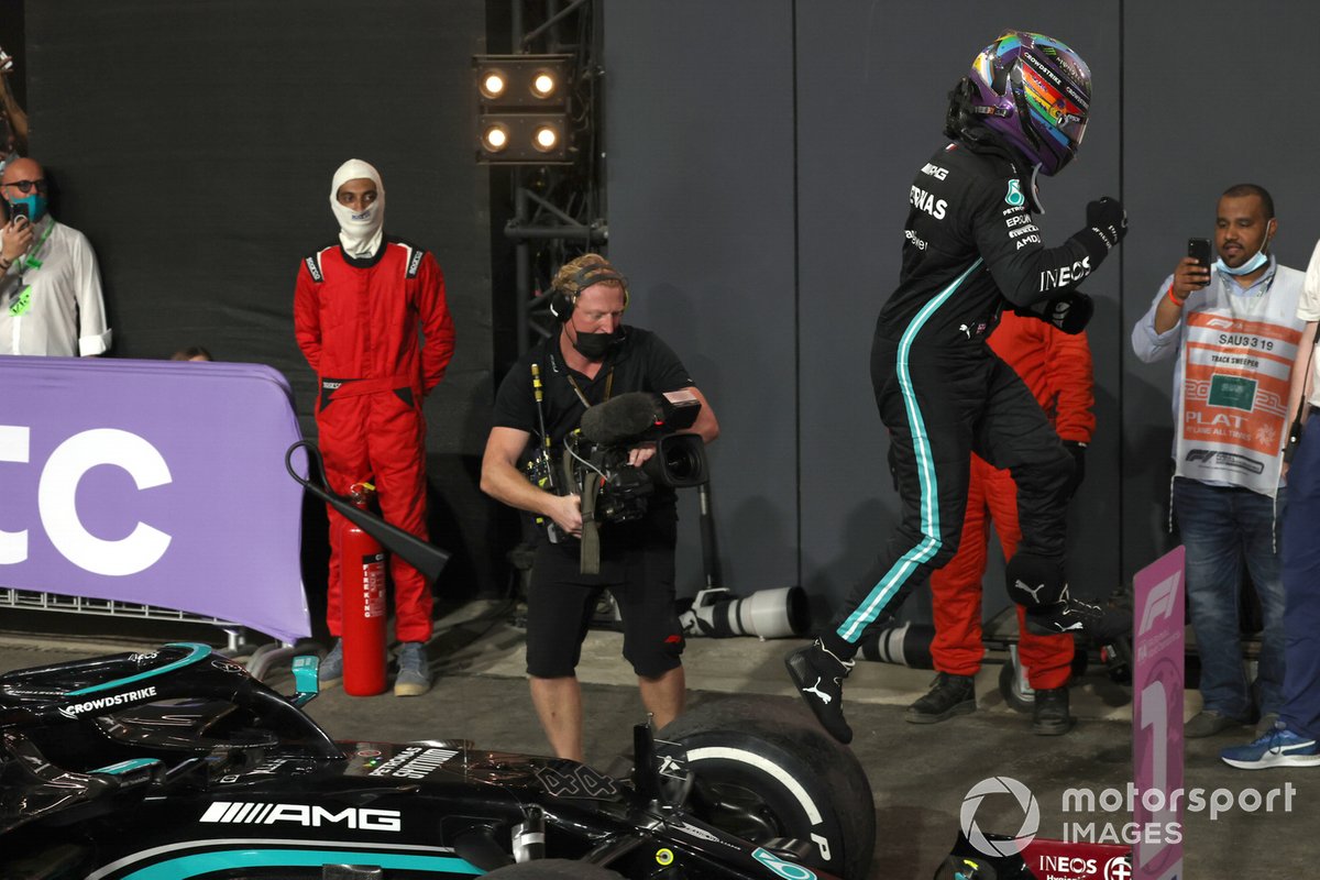 Lewis Hamilton, Mercedes, 1a posizione, festeggia nel Parc Ferme