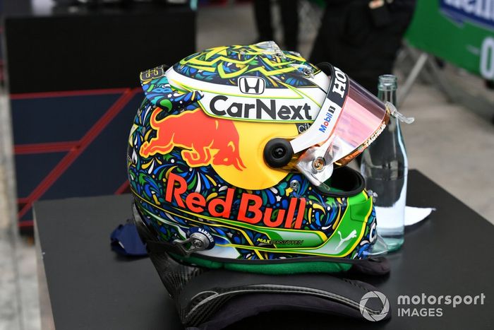 El casco de Max Verstappen, de Red Bull Racing, en el Parc Ferme tras la clasificación