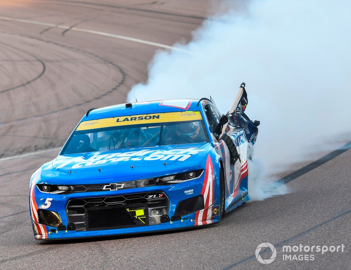 Campeón Kyle Larson, Hendrick Motorsports, Chevrolet Camaro HendrickCars.com