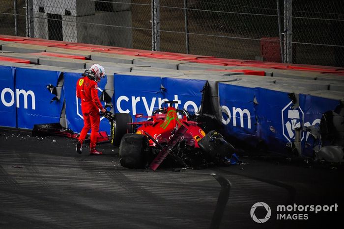 Charles Leclerc, Ferrari, choca en la FP2