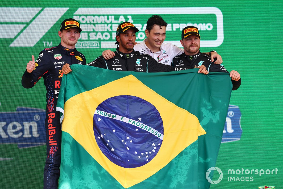 Podio: Max Verstappen, Red Bull, el ganador Lewis Hamilton, Mercedes, y el tercero Valtteri Bottas, Mercedes