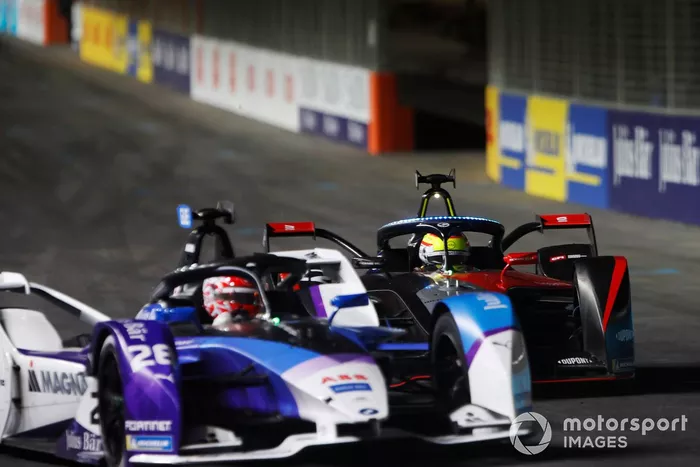 Maximilian Guenther, BMW I Andretti Motorsports, BMW iFE.21, por delante de Oliver Rowland, Nissan e.Dams, Nissan IMO2