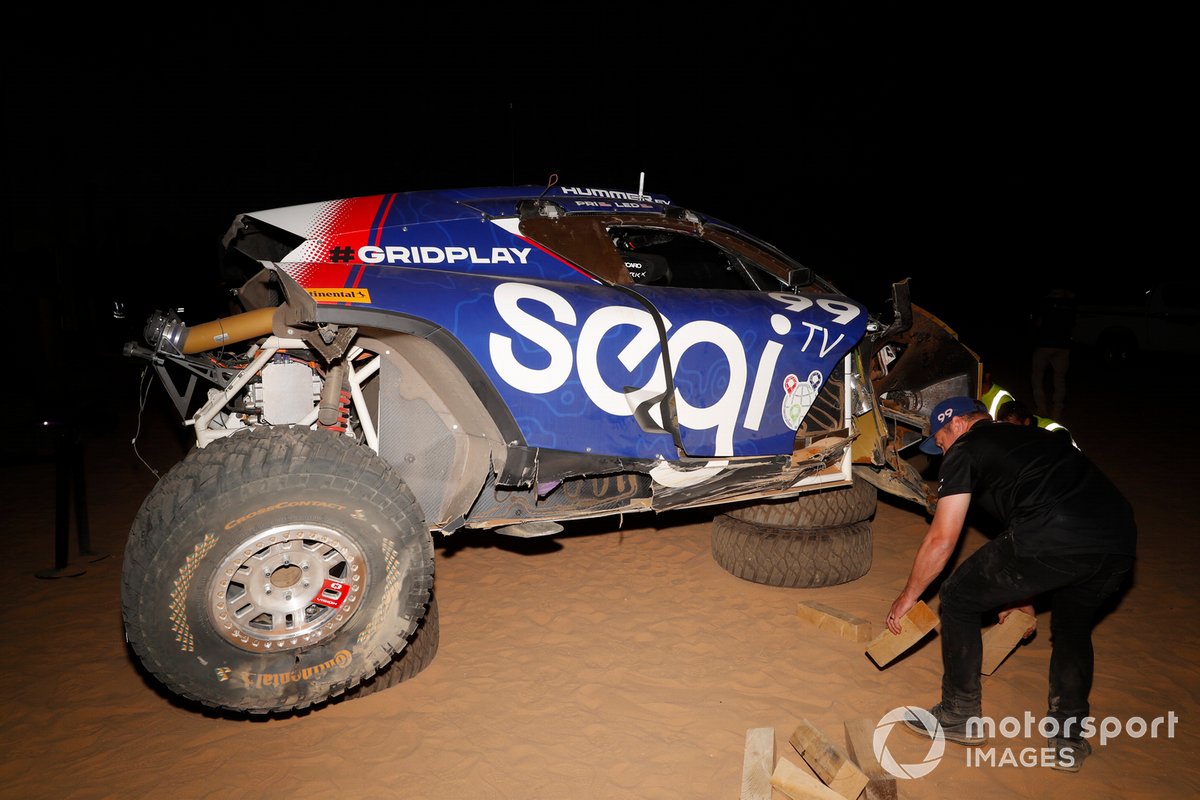 Reparaciones en el coche accidentado de Sara Price, Segi TV Chip Ganassi Racing