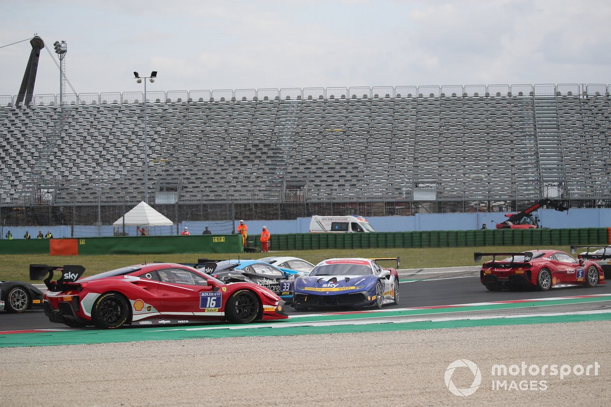 La partenza di Gara1 del Trofeo Pirelli
