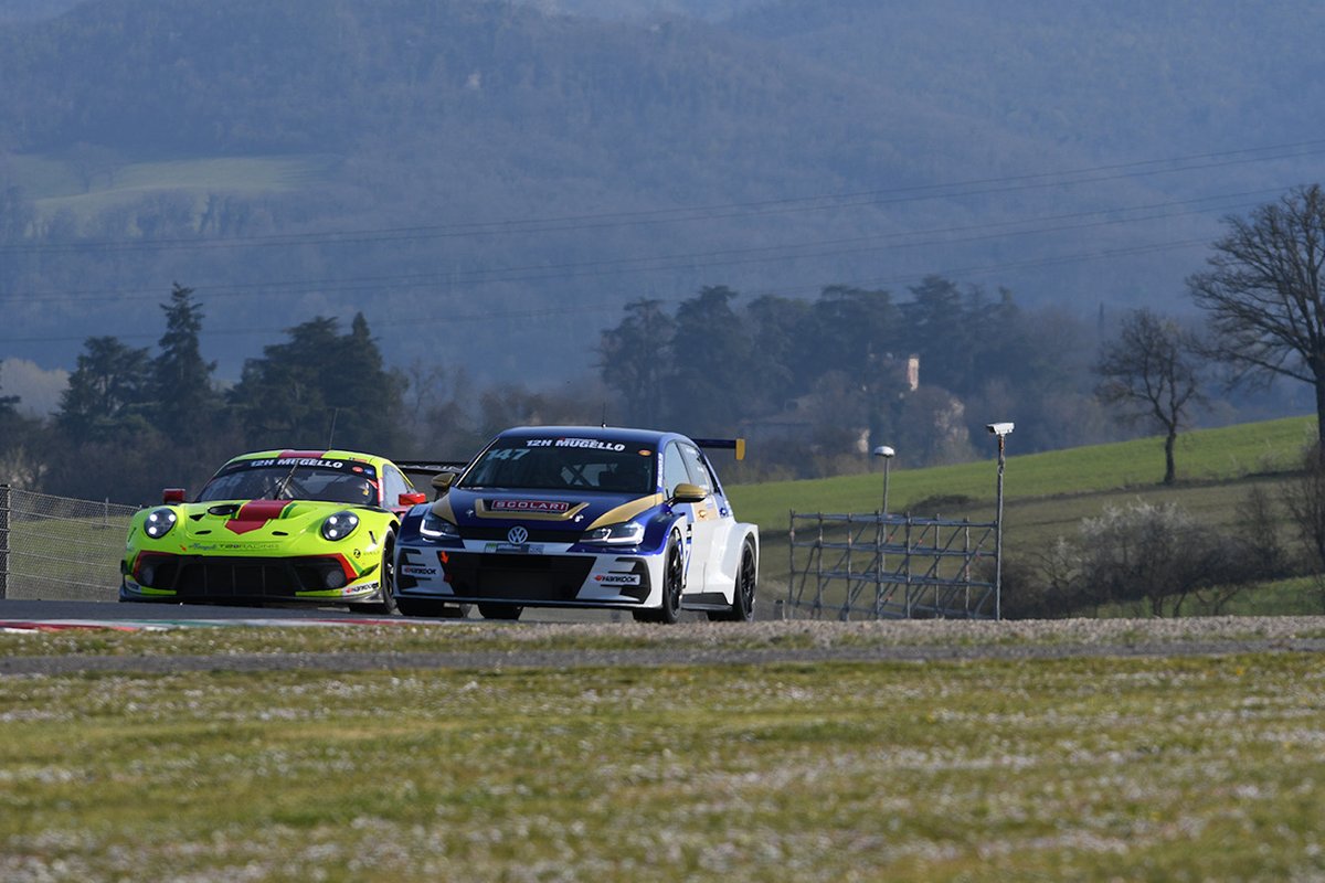 #147 Elite Motorsport: Simone Patrinicola, Pierluigi Alessandri, Gianvito Rossi, Volkswagen Golf GTI TCR DSG