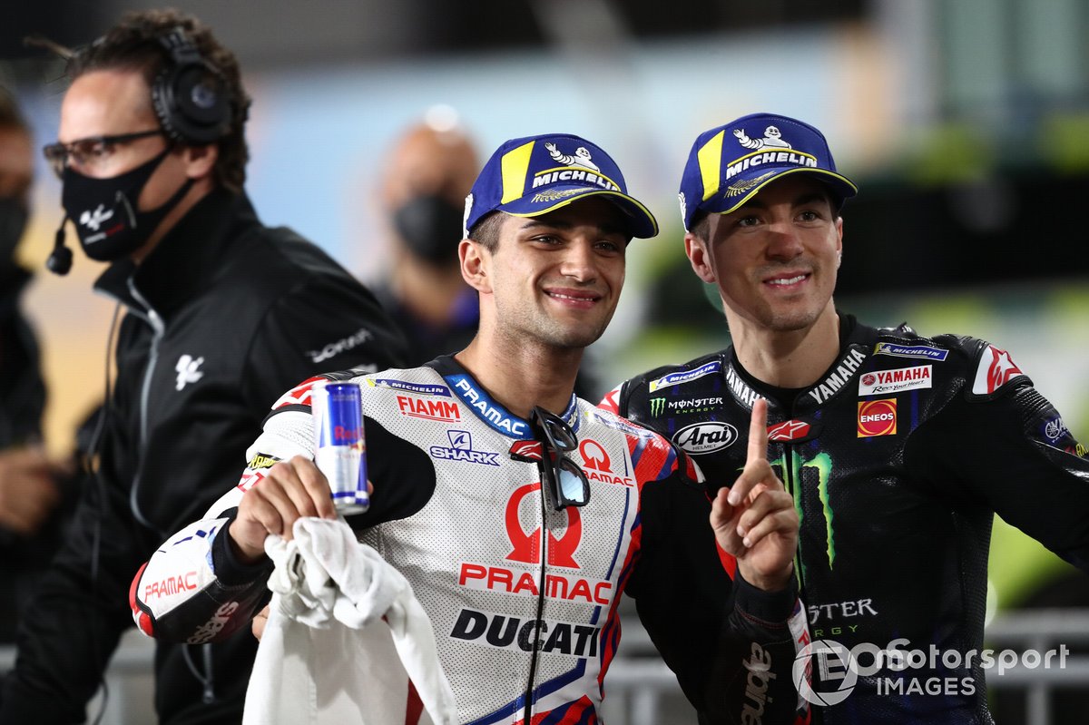 Jorge Martin, Pramac Racing, dan Maverick Vinales, Yamaha Factory Racing, di parc ferme.