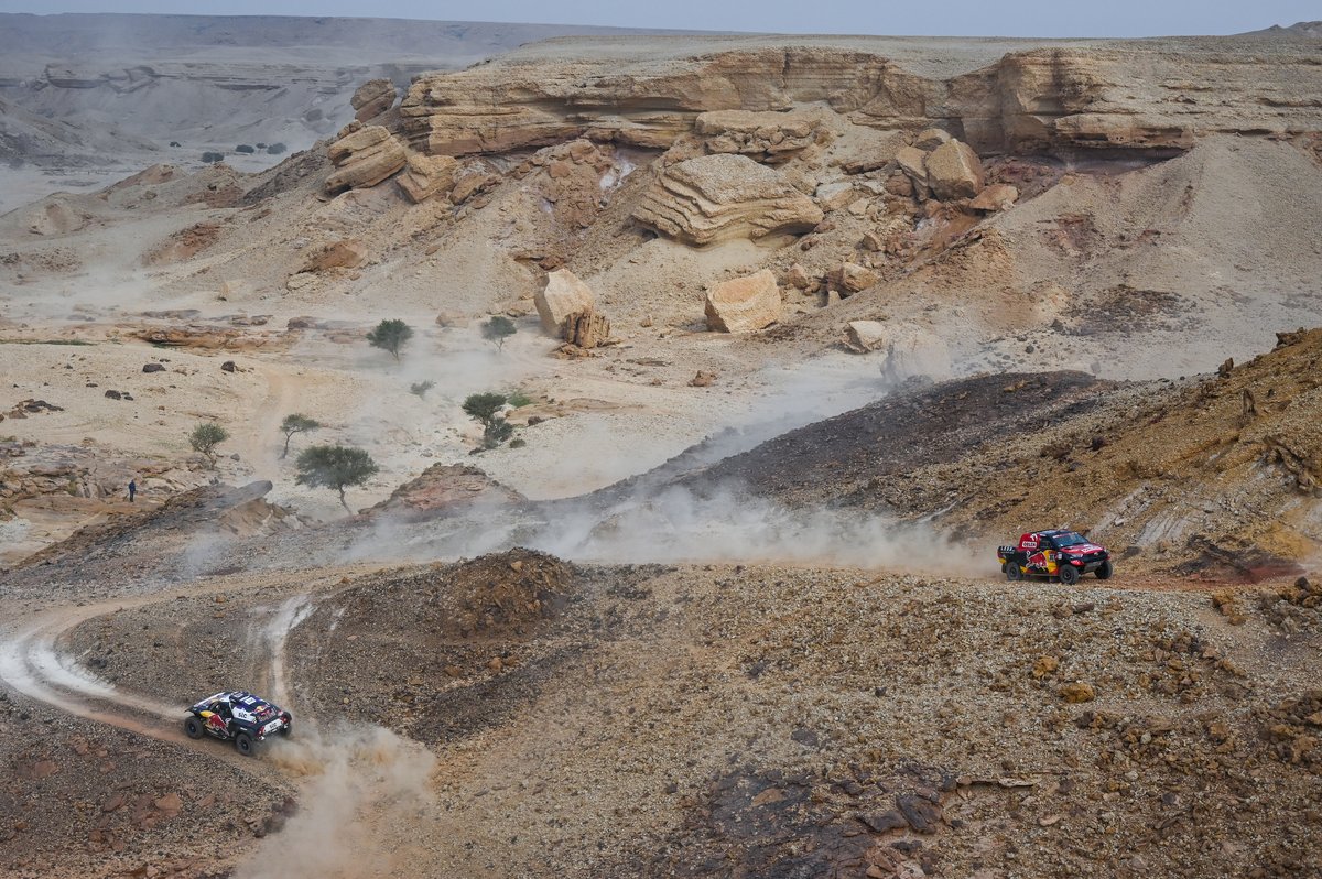 #307 Overdrive Toyota: Jakub Przygonski, Timo Gottschalk, #300 X-Raid Mini JCW Team: Carlos Sainz, Lucas Cruz