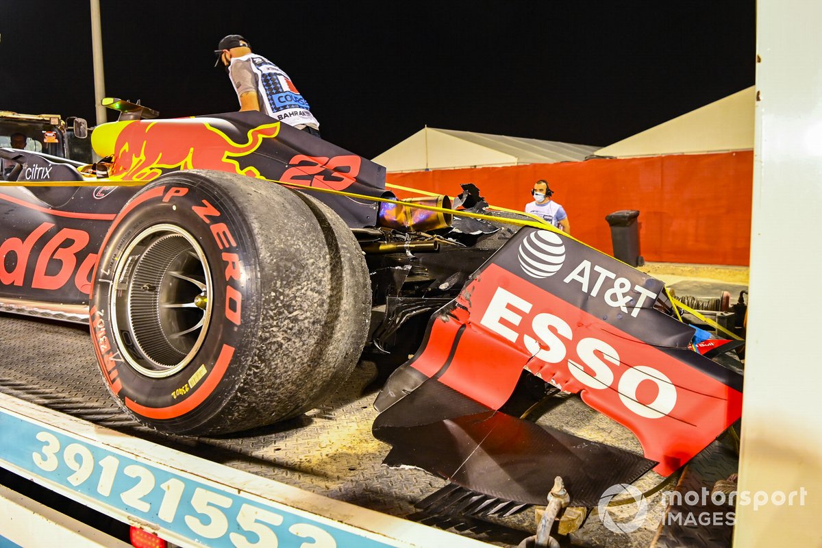 Restos do carro de Alexander Albon