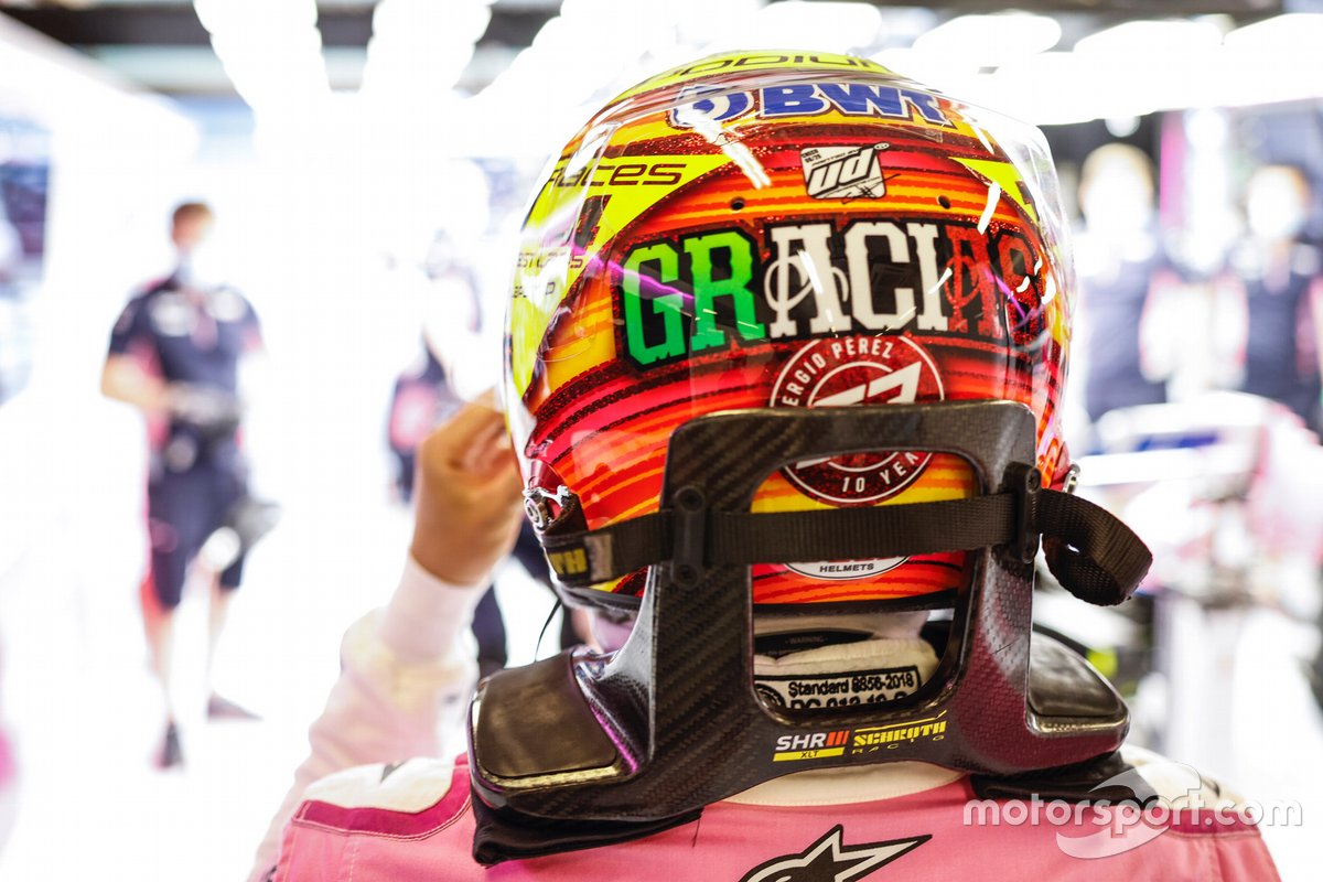 Sergio Perez, Racing Point, con un casco in edizione speciale