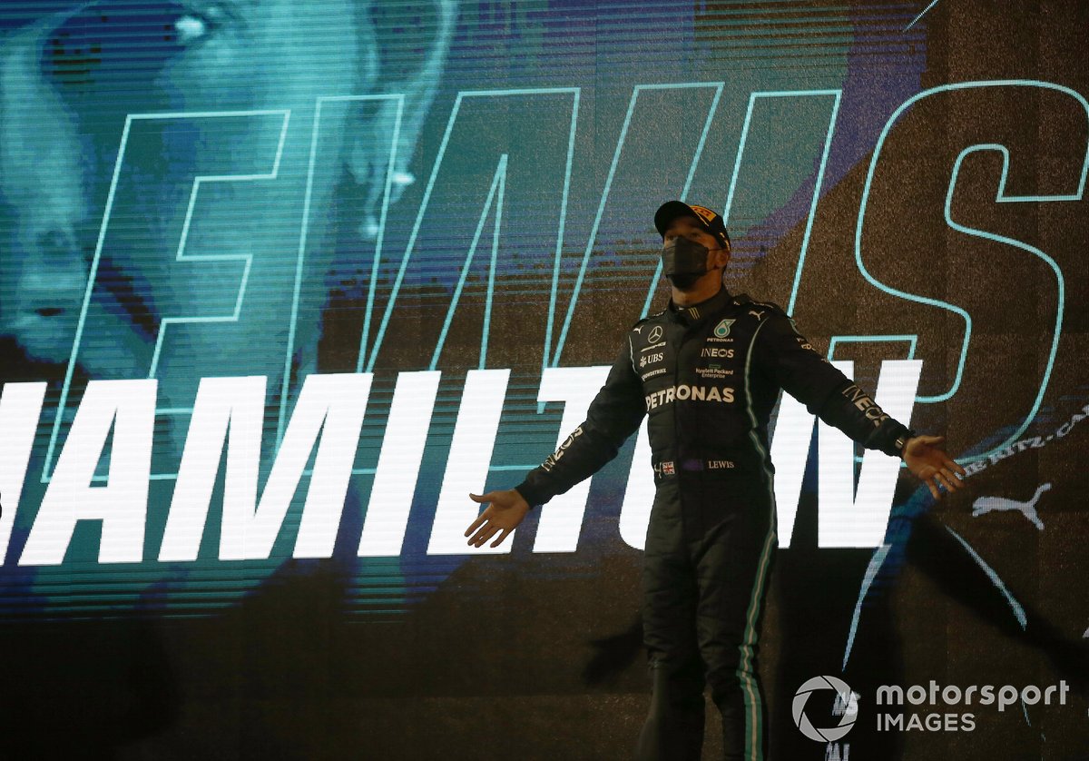 Lewis Hamilton, Mercedes W12 festeggia la vittoria sul podio