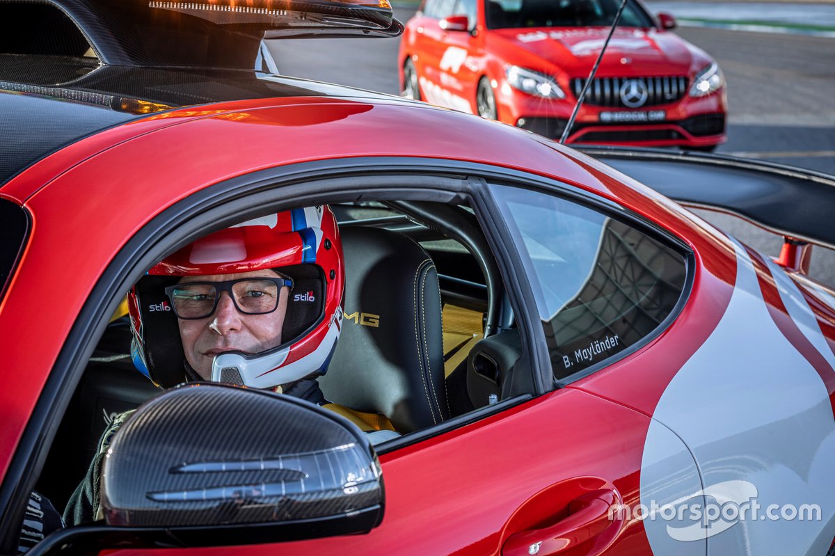 El Safety Car (coche de seguridad) de la F1, Mercedes-AMG GT R, con su piloto Bernd Mayländer