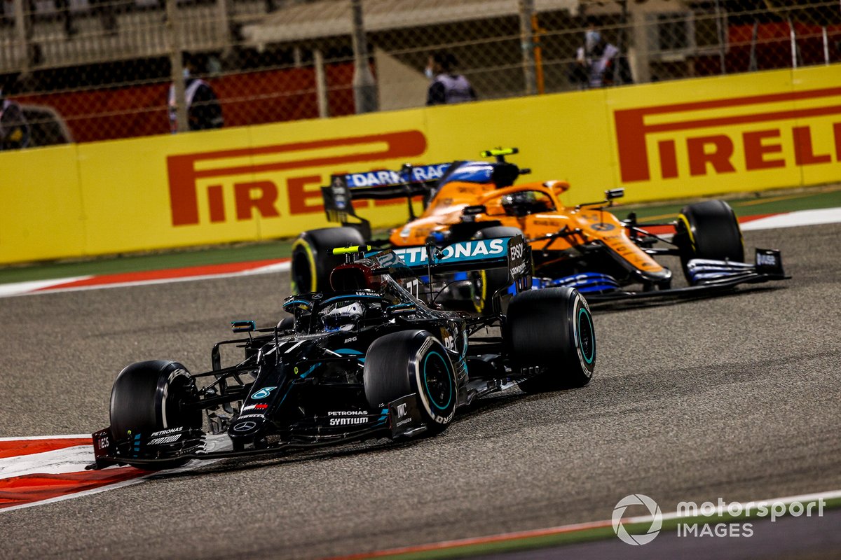 Valtteri Bottas, Mercedes F1 W11, Lando Norris, McLaren MCL35