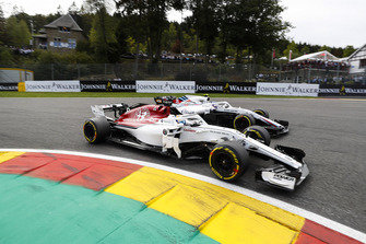 Marcus Ericsson, Sauber C37, et Sergey Sirotkin, Williams FW41