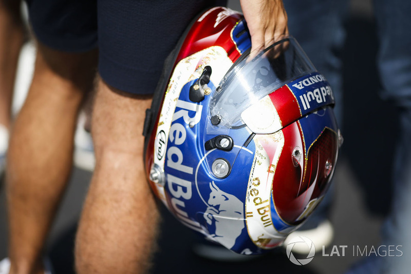 Шлем Пьера Гасли из сезона-2018 (выступал за Toro Rosso)