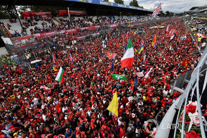El público invade la pista de Monza