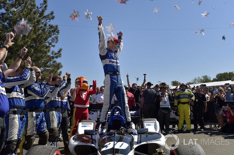 Takuma Sato, Rahal Letterman Lanigan Racing Honda, finis pertama
