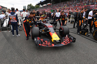 Max Verstappen, Red Bull Racing RB14 on the grid