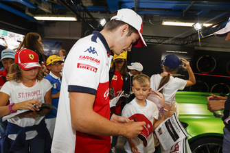 Charles Leclerc, Sauber, signs autographs