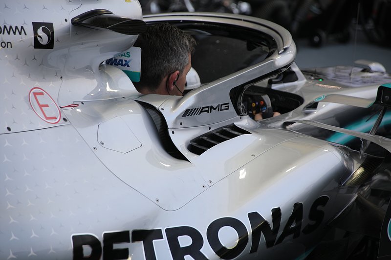 Cockpit de la Mercedes AMG F1 W10