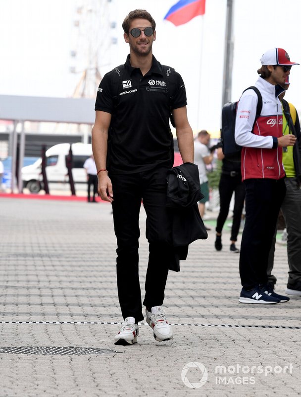 Romain Grosjean, Haas F1 Team VF-19 arrives at the track