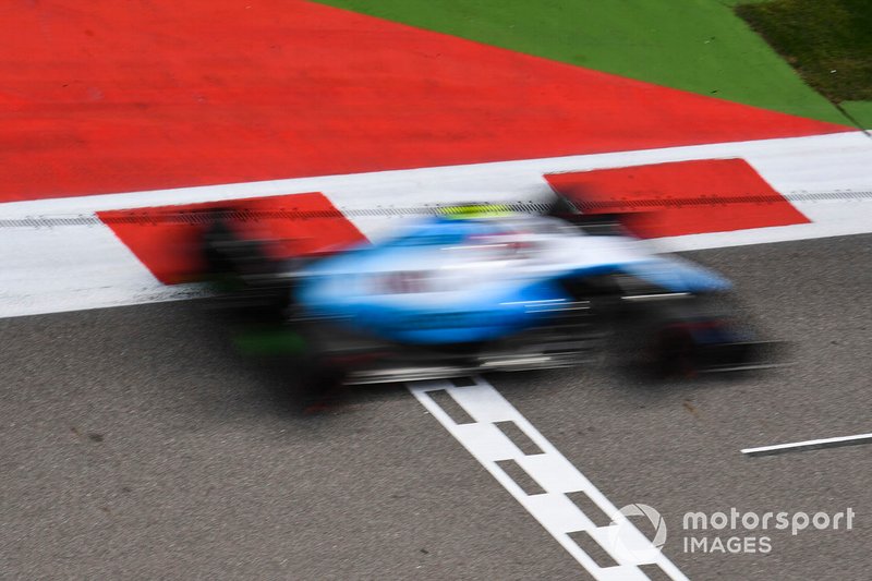 Abandonou: Robert Kubica, Williams FW42