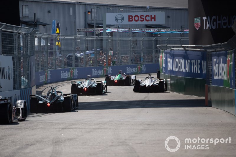 Daniel Abt, Audi Sport ABT Schaeffler, Audi e-tron FE05 Mitch Evans, Panasonic Jaguar Racing, Jaguar I-Type 3 pasa a Jose Maria Lopez, Dragon Racing, Penske EV-3