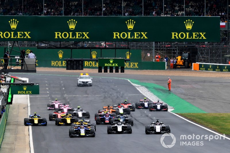 Louis Deletraz, Carlin, Nyck De Vries, ART Grand Prix and Callum Ilott, Sauber Junior Team by Charouz at the start of the race