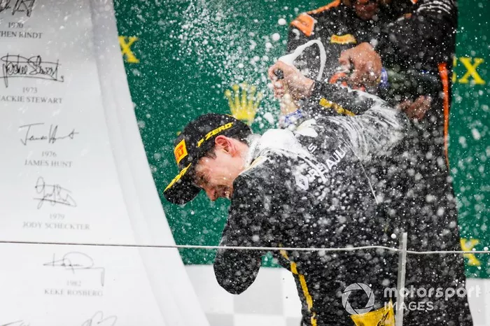 Race winner Jack Aitken, Campos Racing celebrates on the podium with the champagne