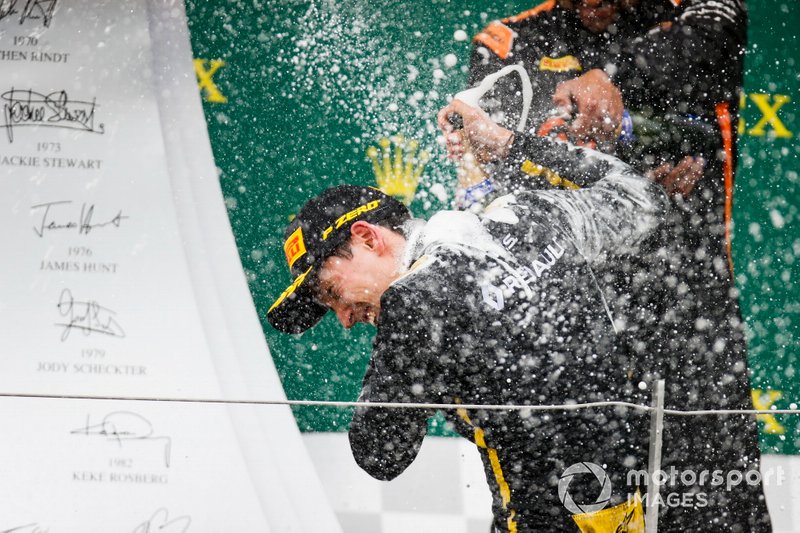 Race winner Jack Aitken, Campos Racing celebrates on the podium with the champagne