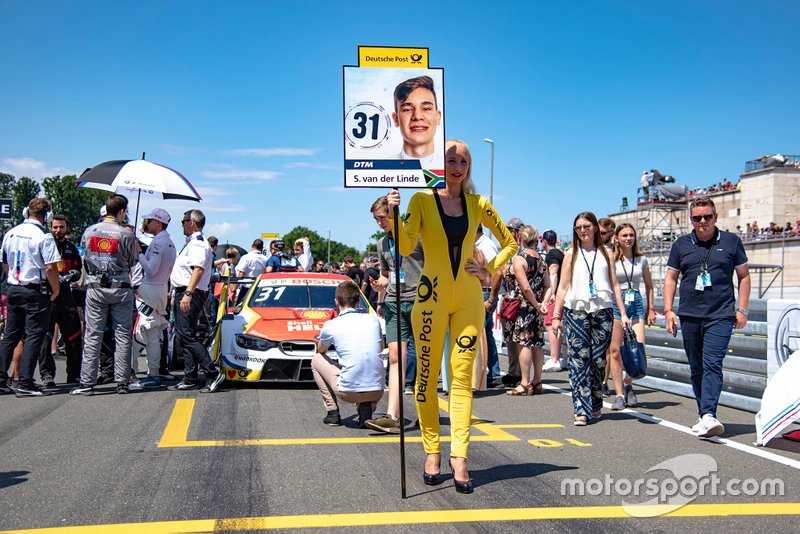Grid girl, Shelton van der Linde, BMW Team RBM, BMW M4 DTM